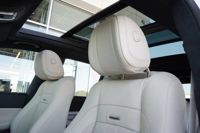 New 2026 MANUFAKTUR Moonlight White Metallic Mercedes-Benz AMG® GLE 63 S 4MATIC+ SUV image 70