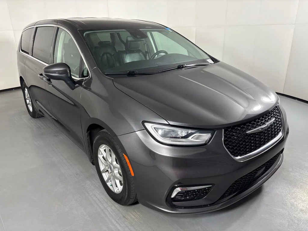 Used 2023 Gray Chrysler Touring L image 2