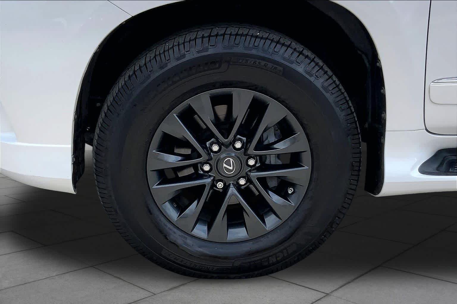 Used 2014 Starfire Pearl Lexus  image 10