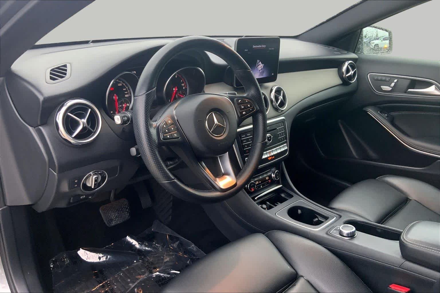 Used 2019 Mountain Grey Metallic Mercedes-Benz GLA 250 image 16