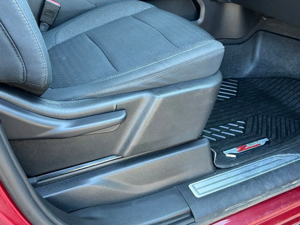 Used 2020 CAJUN RED TINTCOAT Chevrolet RST image 44