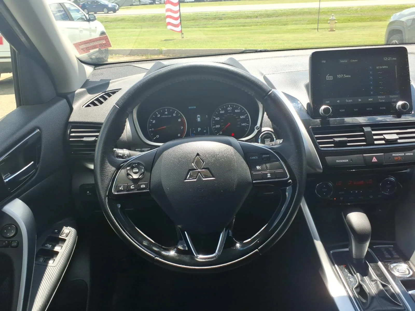 Used 2024 Labrador Black Mitsubishi SE image 18