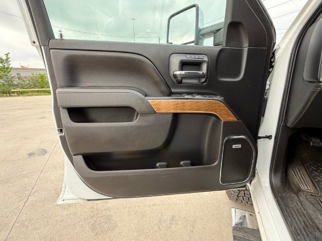 Used 2016 Summit White Chevrolet LTZ image 23