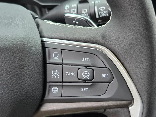 New 2026 Bright White Clear-Coat Exterior Paint Jeep Laredo image 23
