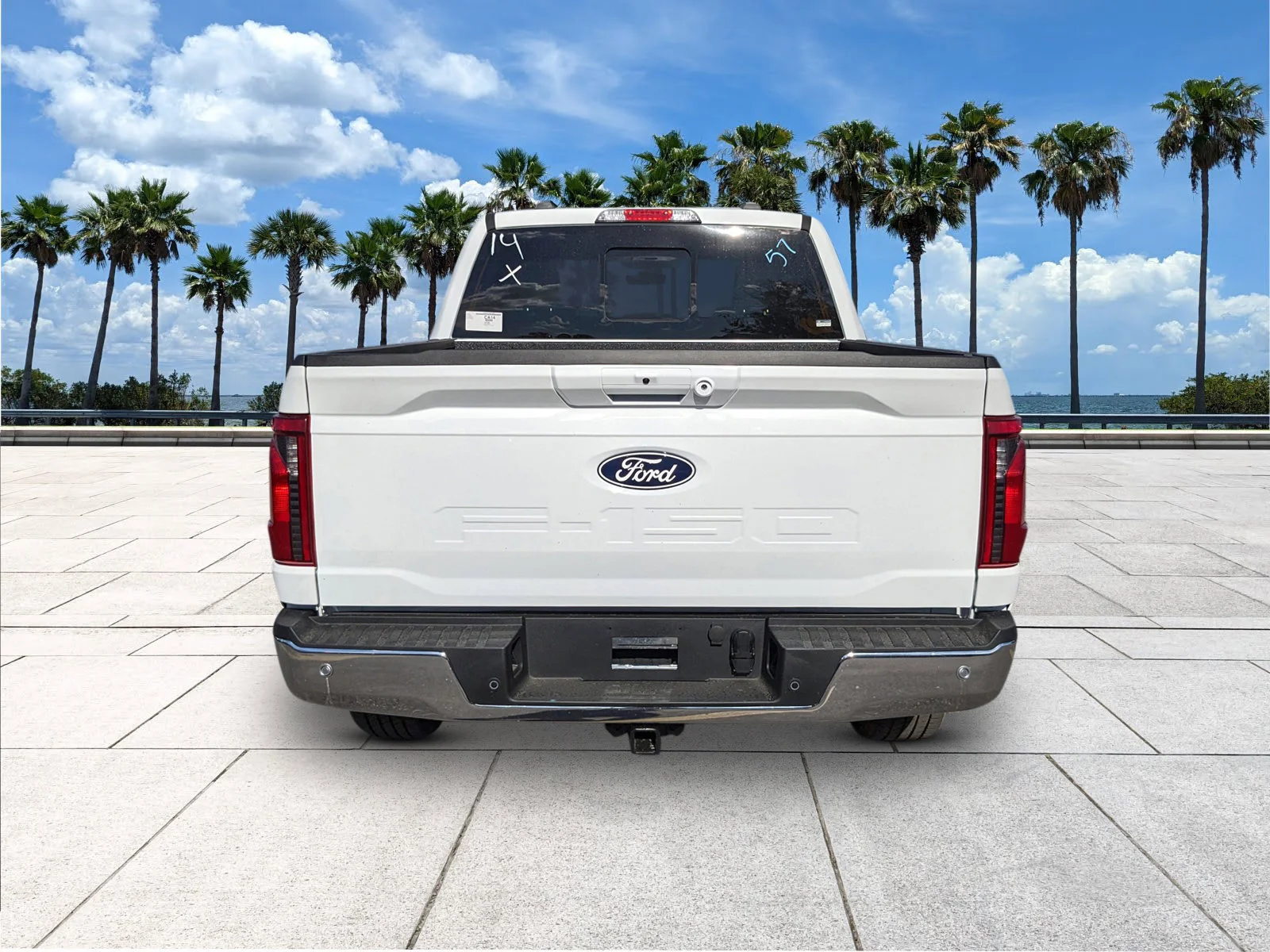 New 2026 Oxford White Ford XLT image 7