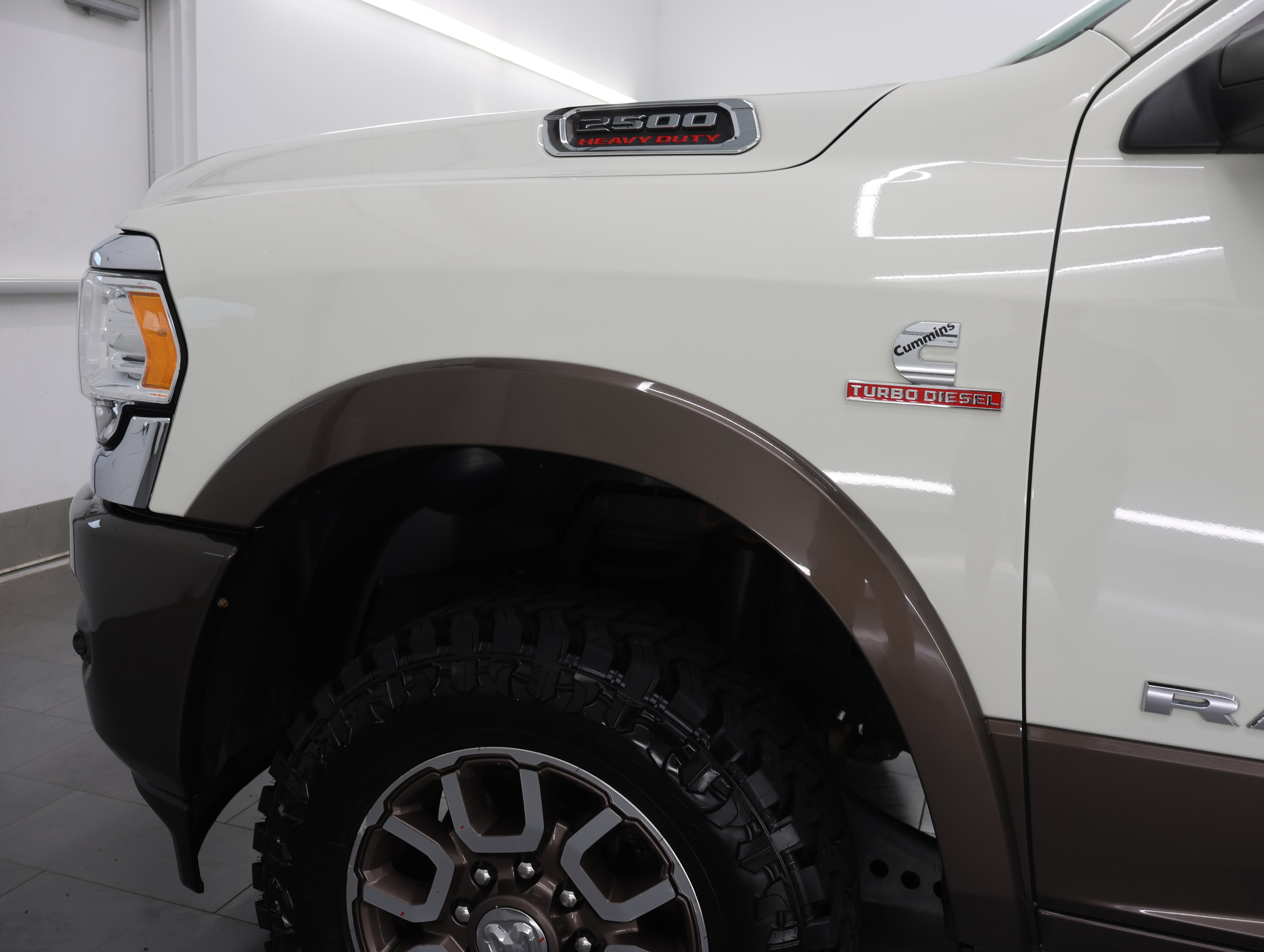 Used 2019 Pearl White Ram 4x4 Crew Cab Longhorn: CREW-SHORT-LARAMIE LONGHORN-6.7L DIESEL-TOW TECH-ADAPTIVE CRUISE image 40