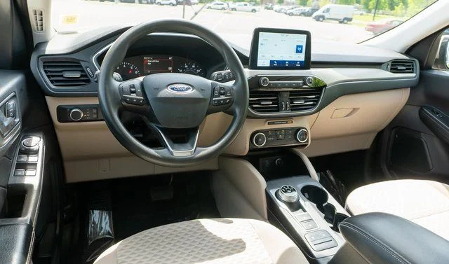 Used 2021 Gold Ford SE image 13