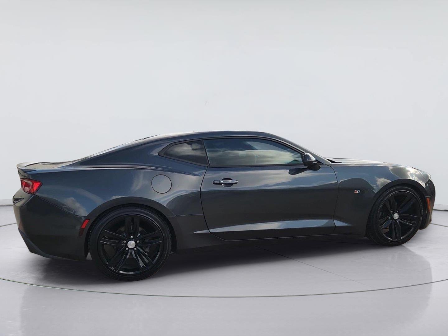 2018 Chevrolet Camaro photo 9 of 31