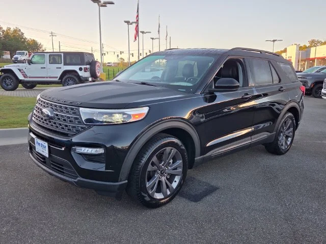 Used 2023 Black Ford XLT image 3