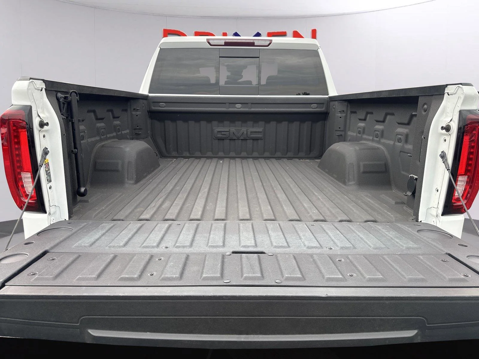 Used 2024 Summit White GMC SLT image 34