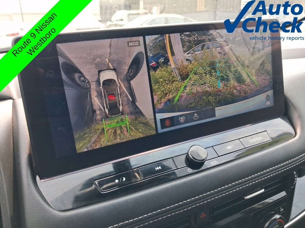 Used 2024 White Nissan SL image 25