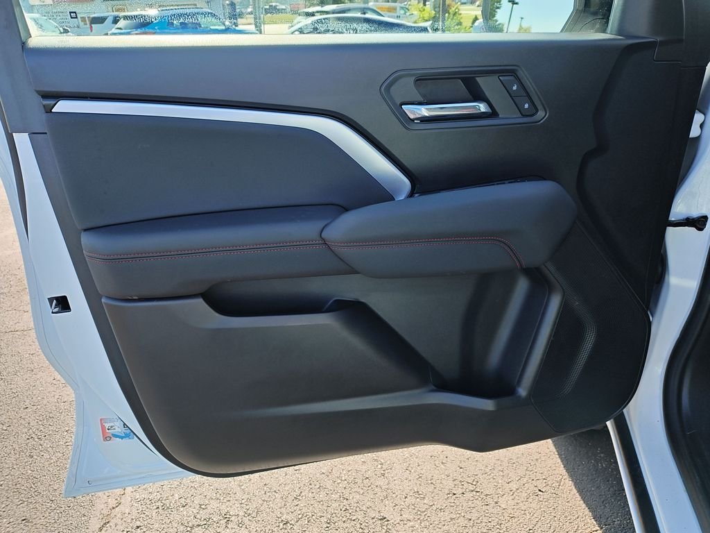 Used 2023 White Chevrolet Z71 image 12