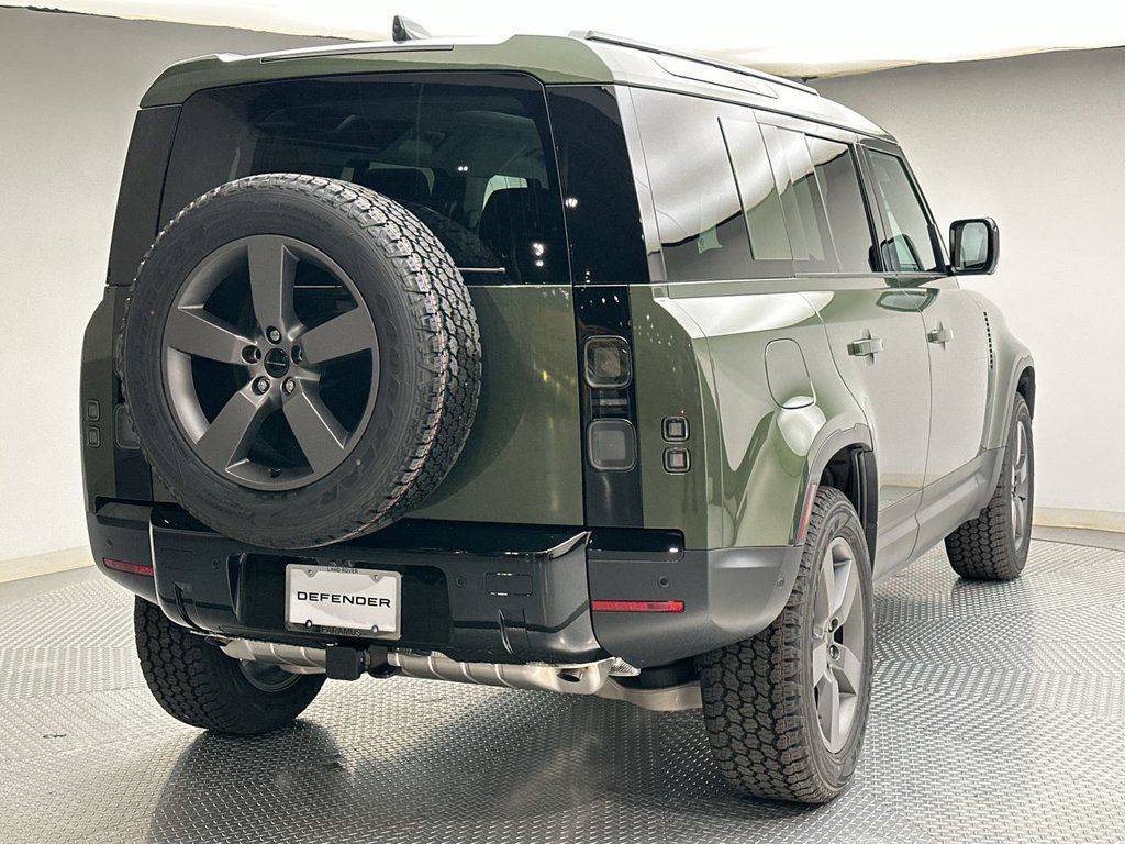 New 2026 Woolstone Green Land Rover S image 3