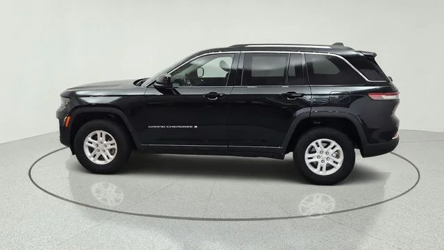 Used 2023 Black Jeep Laredo image 11