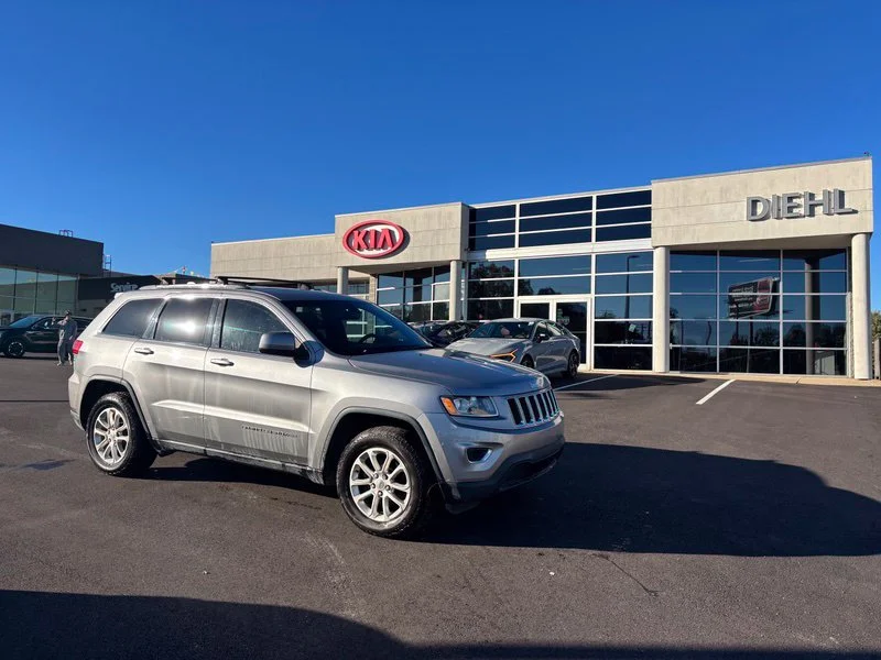 Used 2015 Silver Jeep Laredo image 4