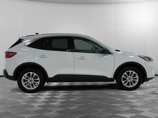 Used 2022 White Ford SE image 6