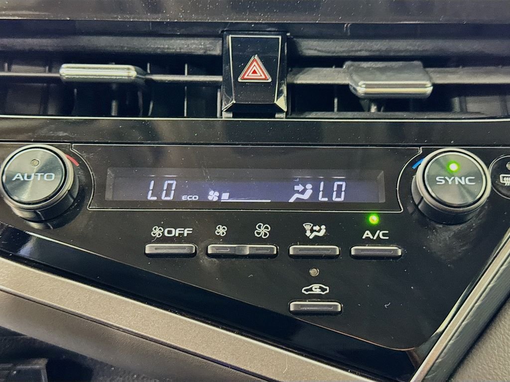 Used 2024 Ice Toyota SE image 18