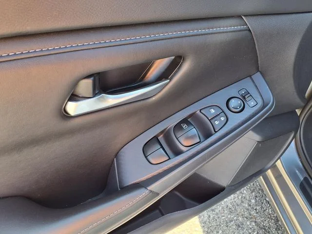Used 2024 Gray Nissan SV image 18