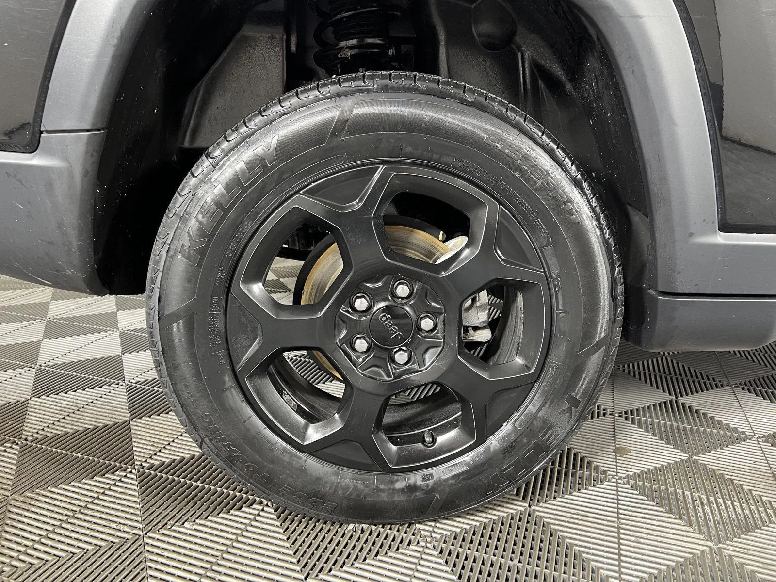 Used 2023 Diamond Black Crystal Pearlcoat Jeep Trailhawk image 21