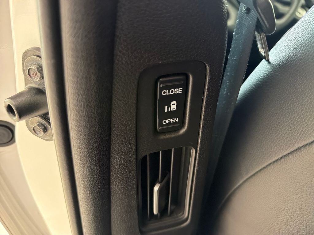 Used 2024  Honda EX-L image 30