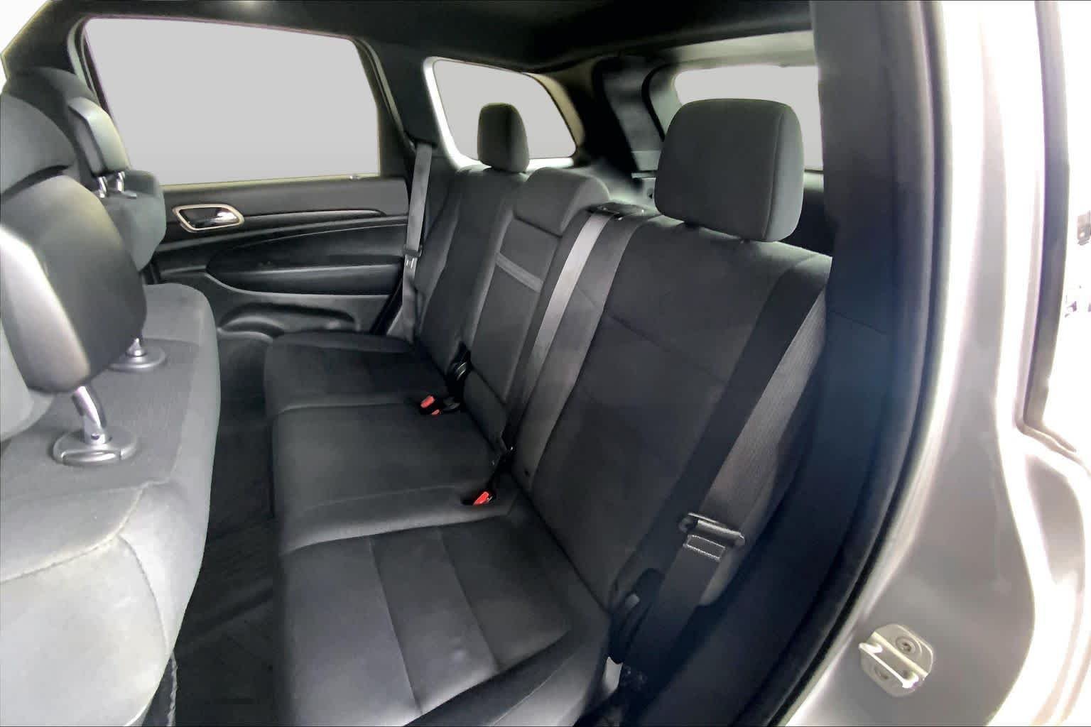 Used 2014 Billet Silver Metallic Clearcoat Jeep Laredo image 19