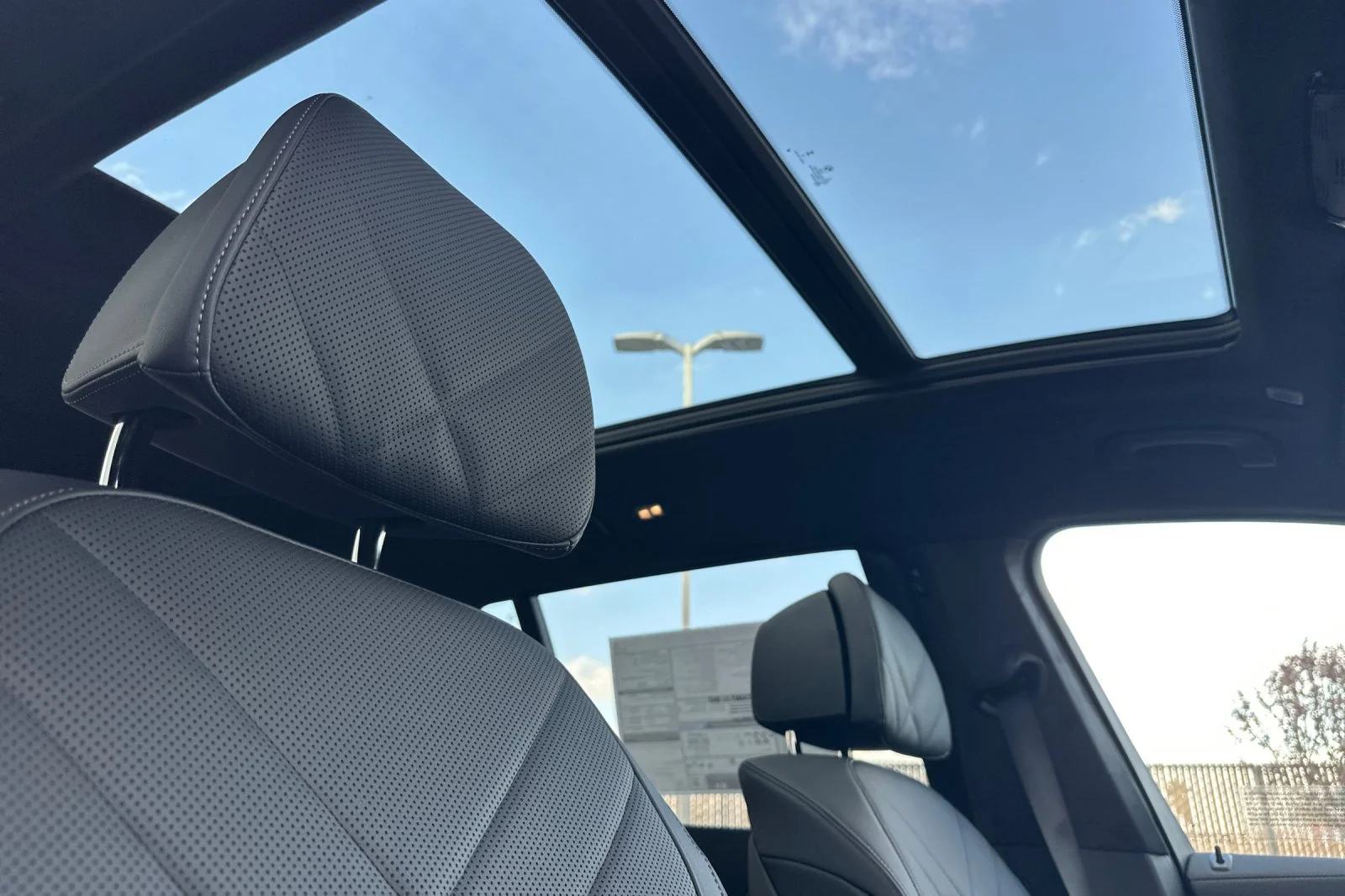 New 2027 Mineral White Metallic BMW xDrive40i image 15