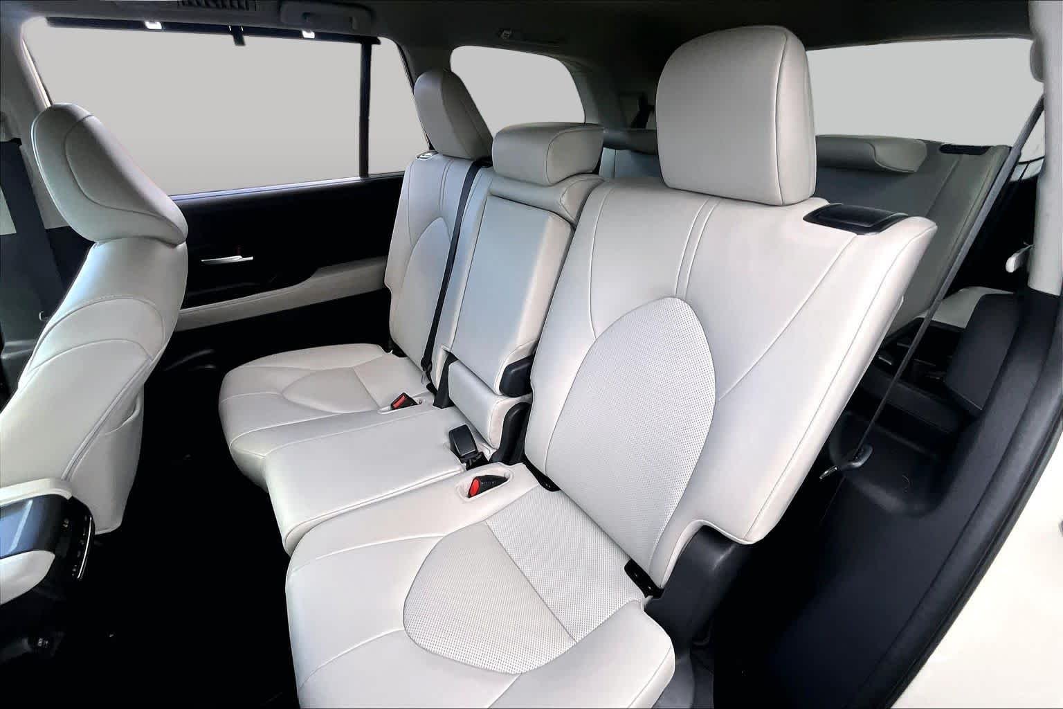 Used 2024 Coastal Cream Toyota XLE image 18