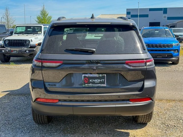 New 2026 Baltic Gray Metallic Clear-Coat Exterior Paint Jeep Altitude image 7