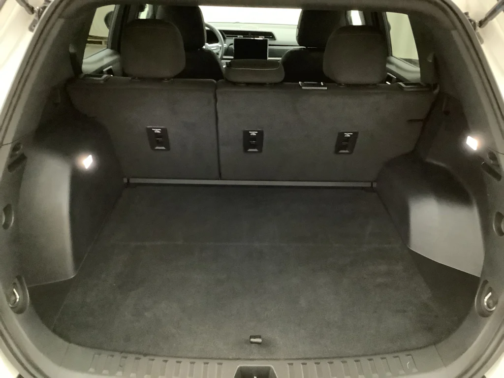 Used 2025 Summit White GMC AWD Elevation image 8