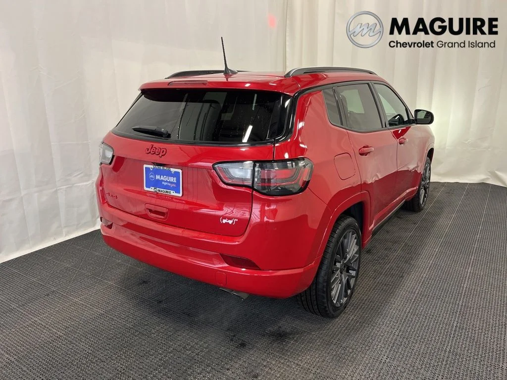 Used 2022 Red Jeep High Altitude image 28