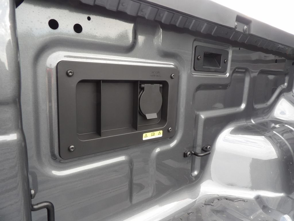 New 2026 Carbonized Gray Metallic Ford XLT image 12