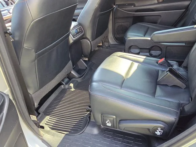 Used 2017 Silver Toyota XLE image 8