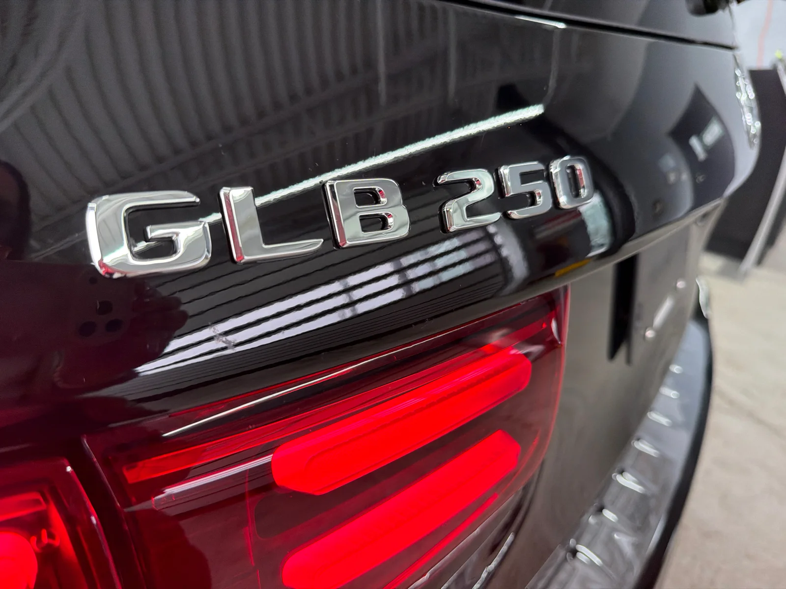 Used 2026 Black Mercedes-Benz GLB 250 4MATIC SUV image 31