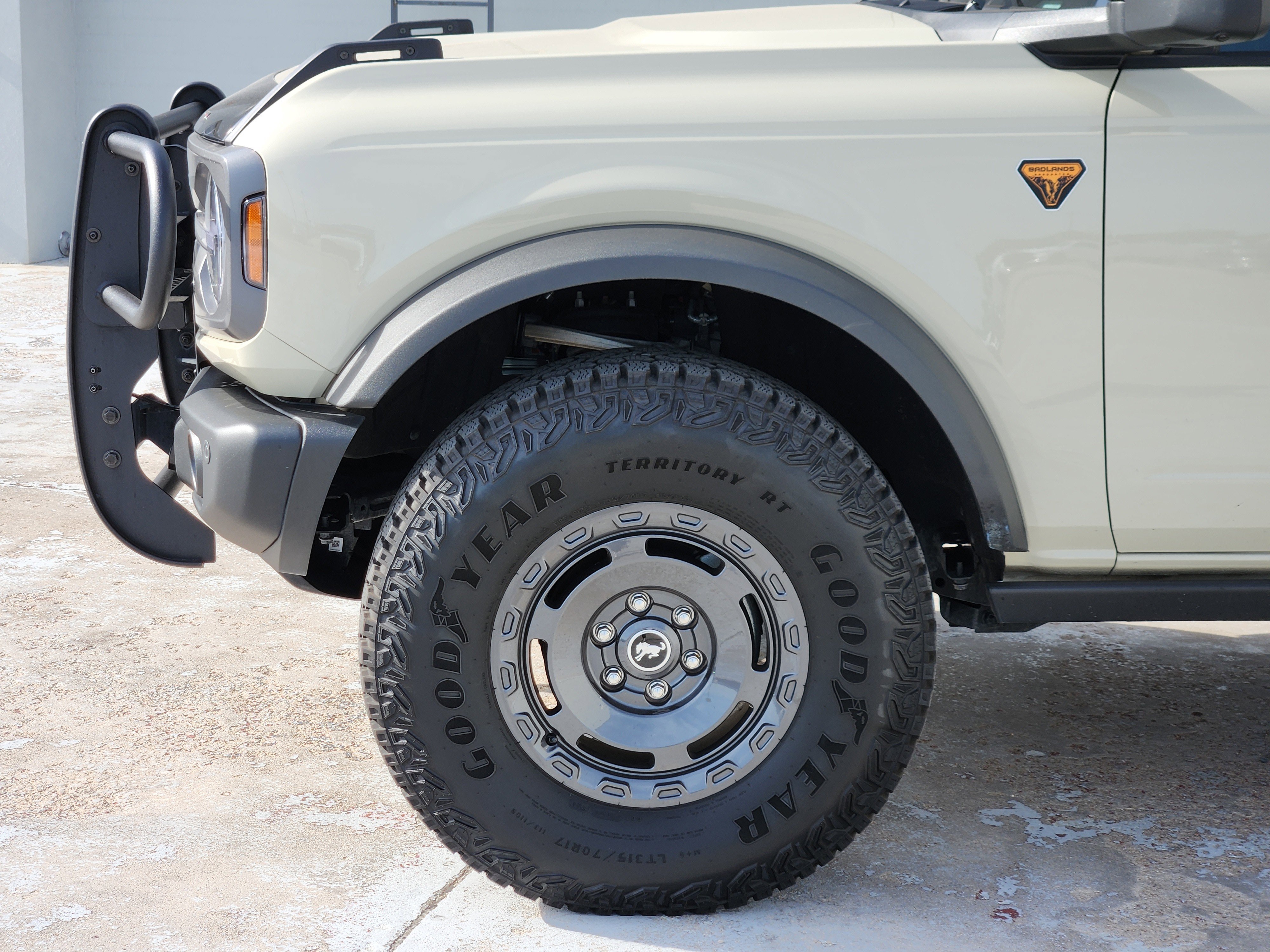Used 2025 Desert Sand Ford Badlands image 9
