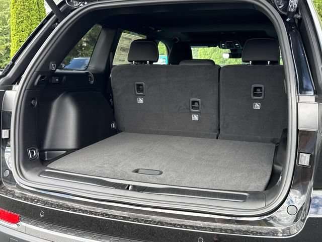 New 2026 Diamond Black Crystal Pearlcoat Jeep Laredo X image 24