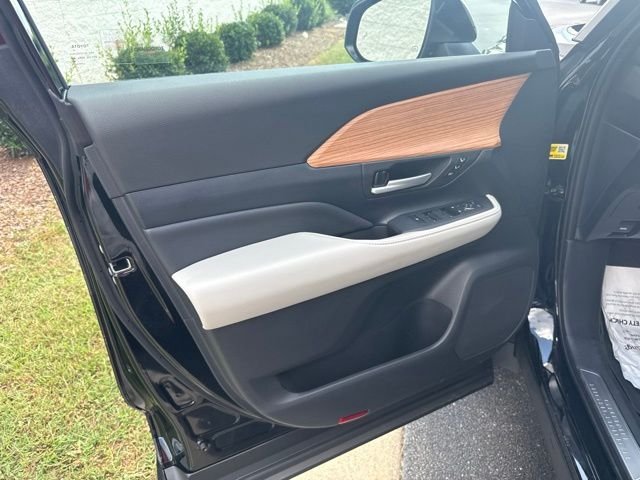 Used 2025 Black Toyota Platinum image 26