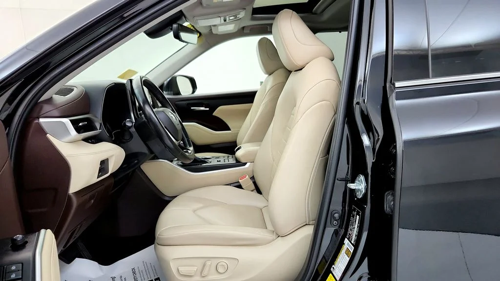 Used 2021 Black Toyota XLE image 26