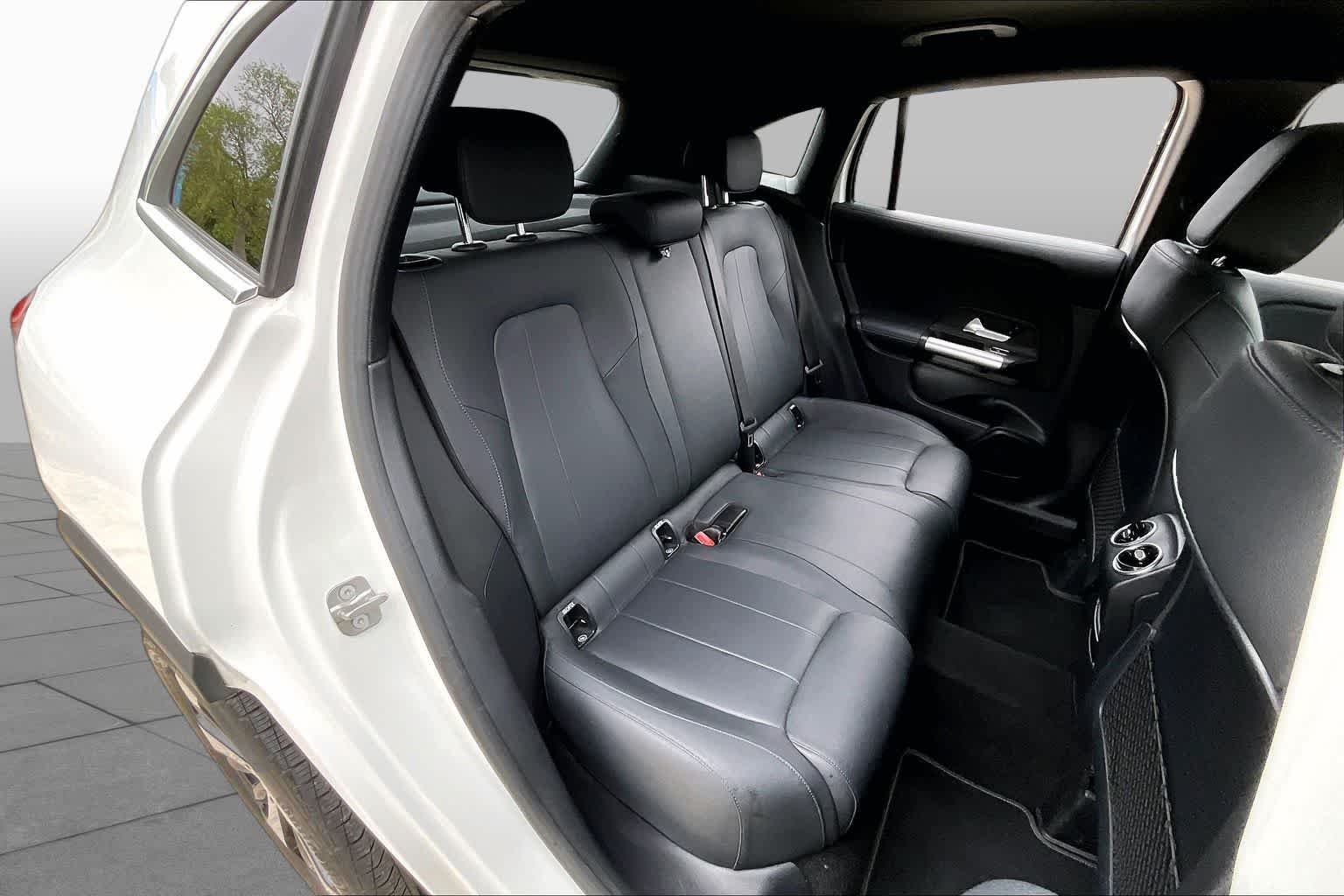 Used 2025 Polar White Mercedes-Benz GLA 250 image 19