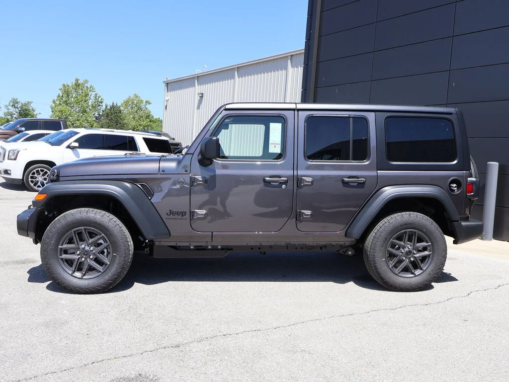 New 2026 Granite Crystal Metallic Clearcoat Jeep Sport RHD image 2