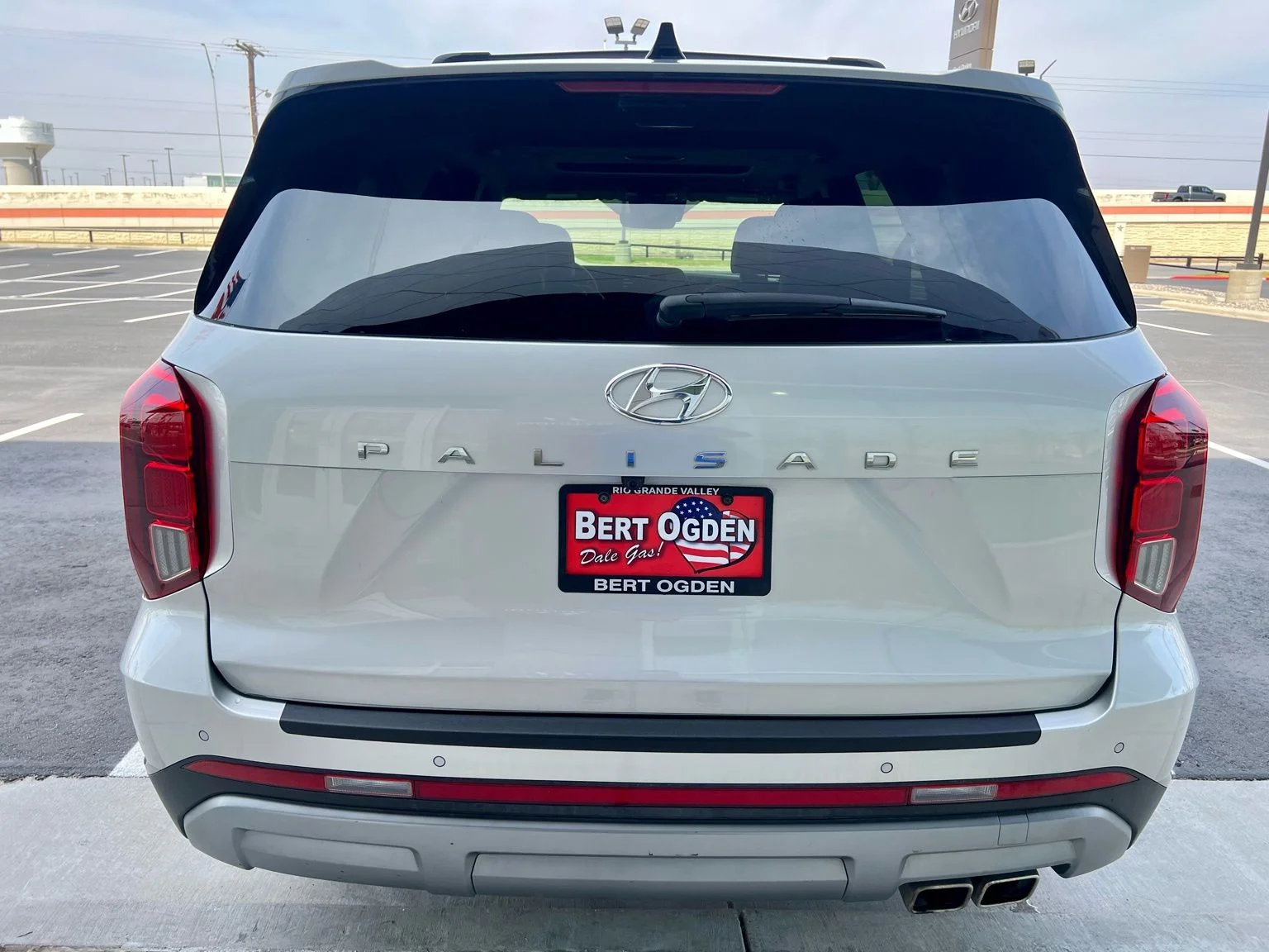 Used 2024 Silver Hyundai SEL image 5