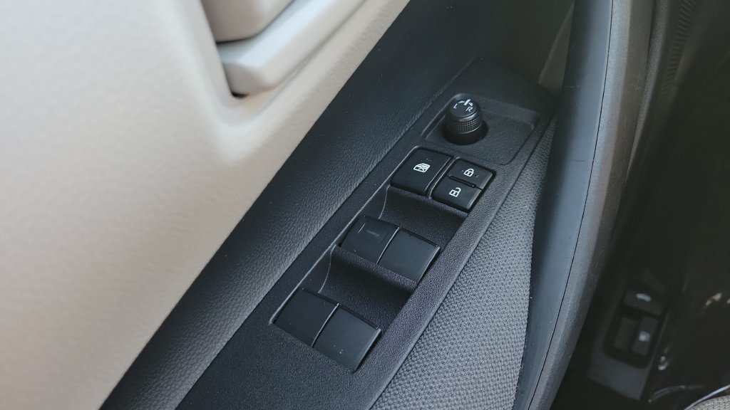 Certified Used 2025  Toyota LE image 18