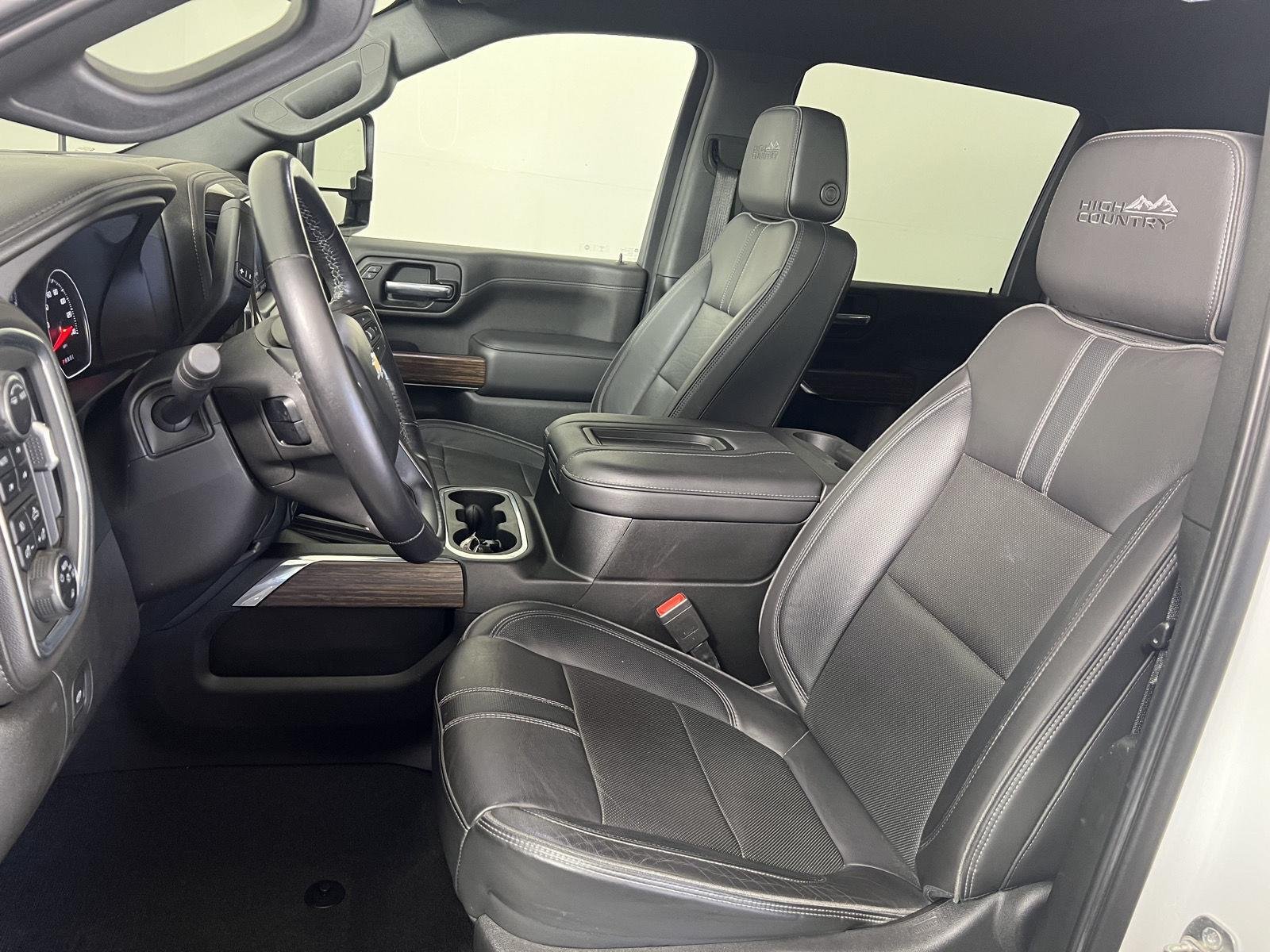 Used 2022 Summit White Chevrolet High Country image 4