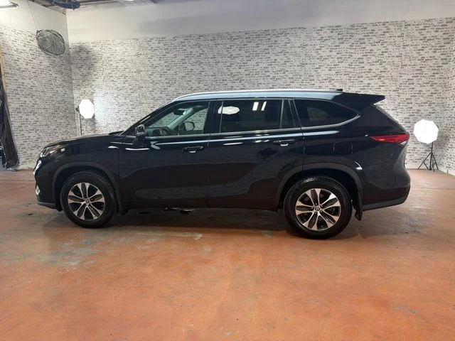 Used 2021 Black Toyota XLE image 4