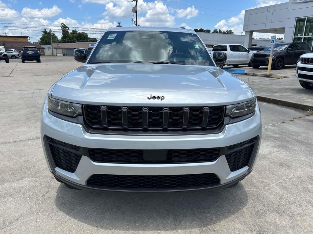 New 2026 Silver Zynith Exterior Paint Jeep Altitude image 6