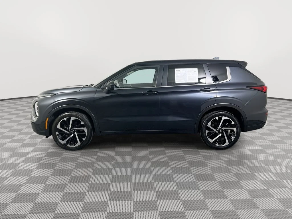 Used 2024 Gray Mitsubishi SE image 5
