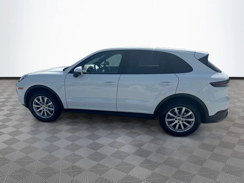 Used 2021  Porsche Base image 9