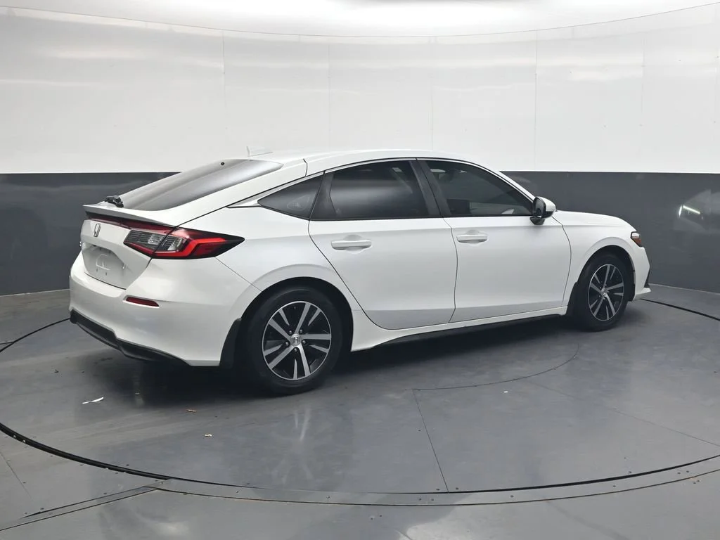 Used 2023 Platinum White Pearl Honda LX image 4