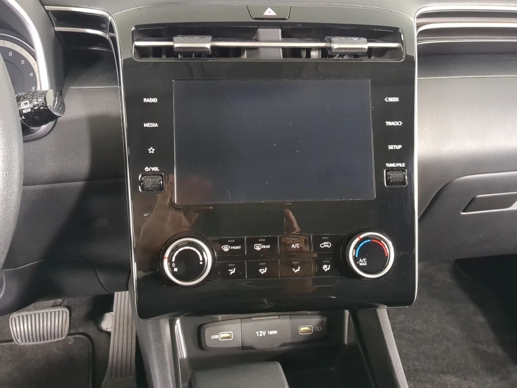 Used 2023 Silver Hyundai SE image 24