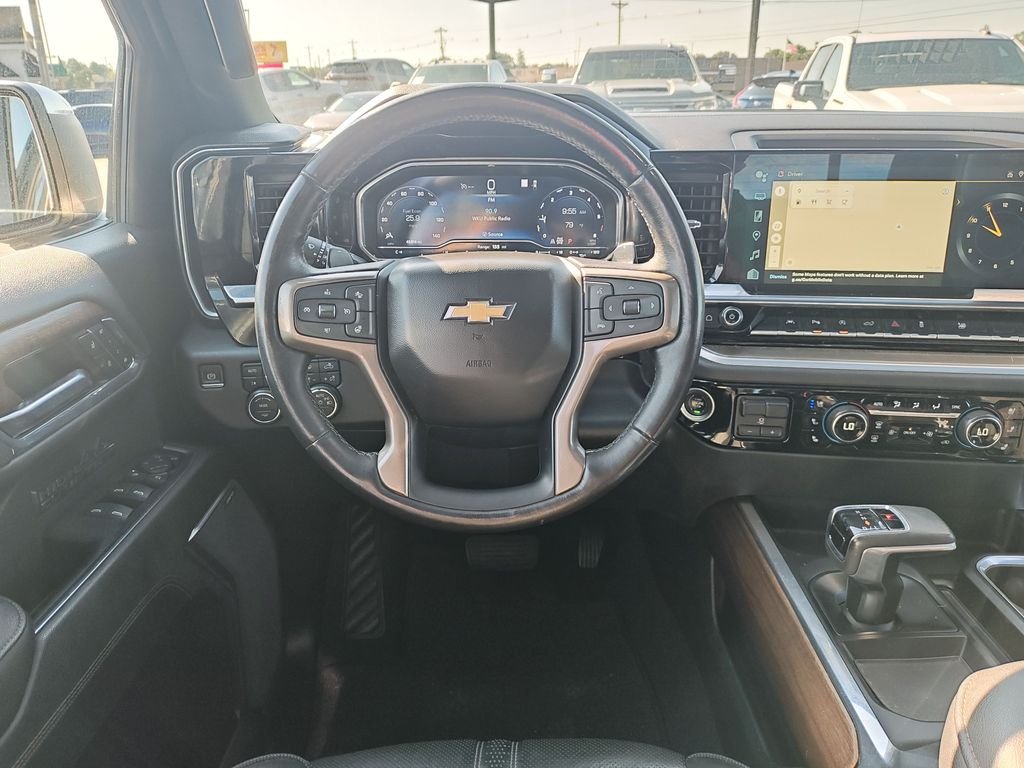 Used 2022 Black Chevrolet High Country image 13