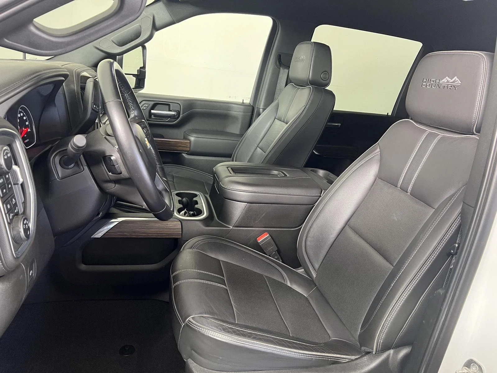 Used 2022 SUMMIT WHITE Chevrolet High Country image 4